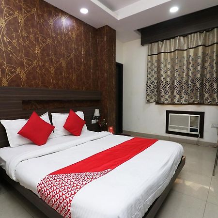 Oyo 18753 Hotel Glance Inn New Delhi Buitenkant foto