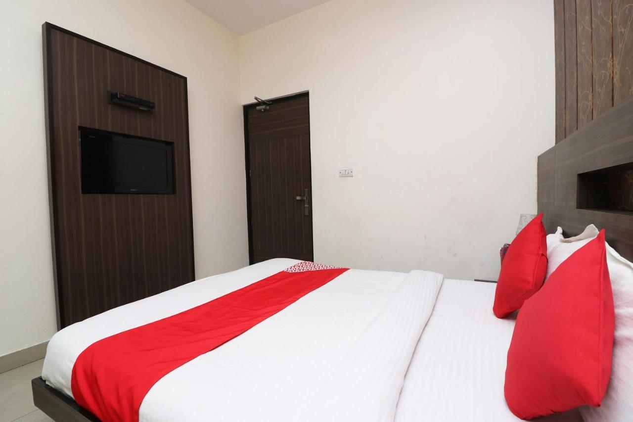 Oyo 18753 Hotel Glance Inn New Delhi Buitenkant foto