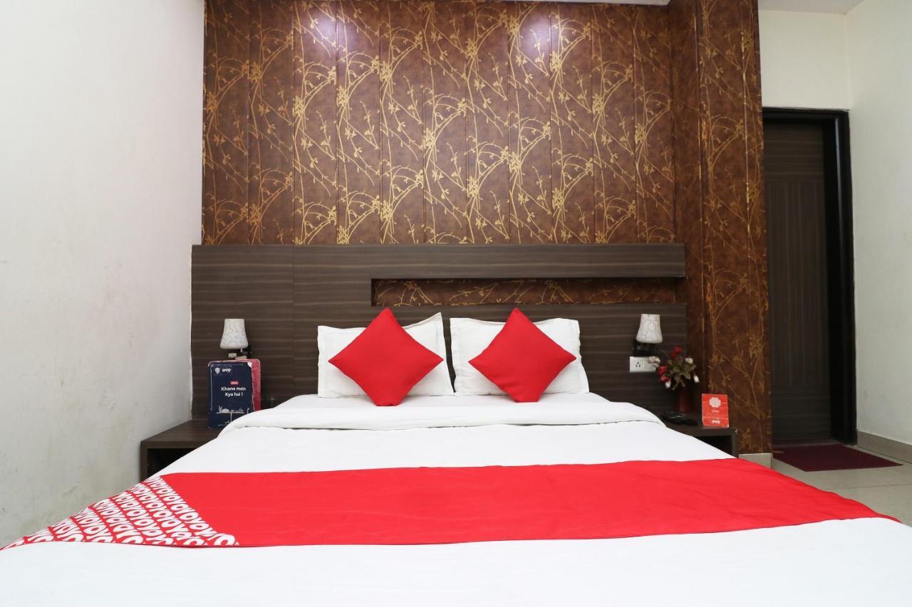Oyo 18753 Hotel Glance Inn New Delhi Buitenkant foto