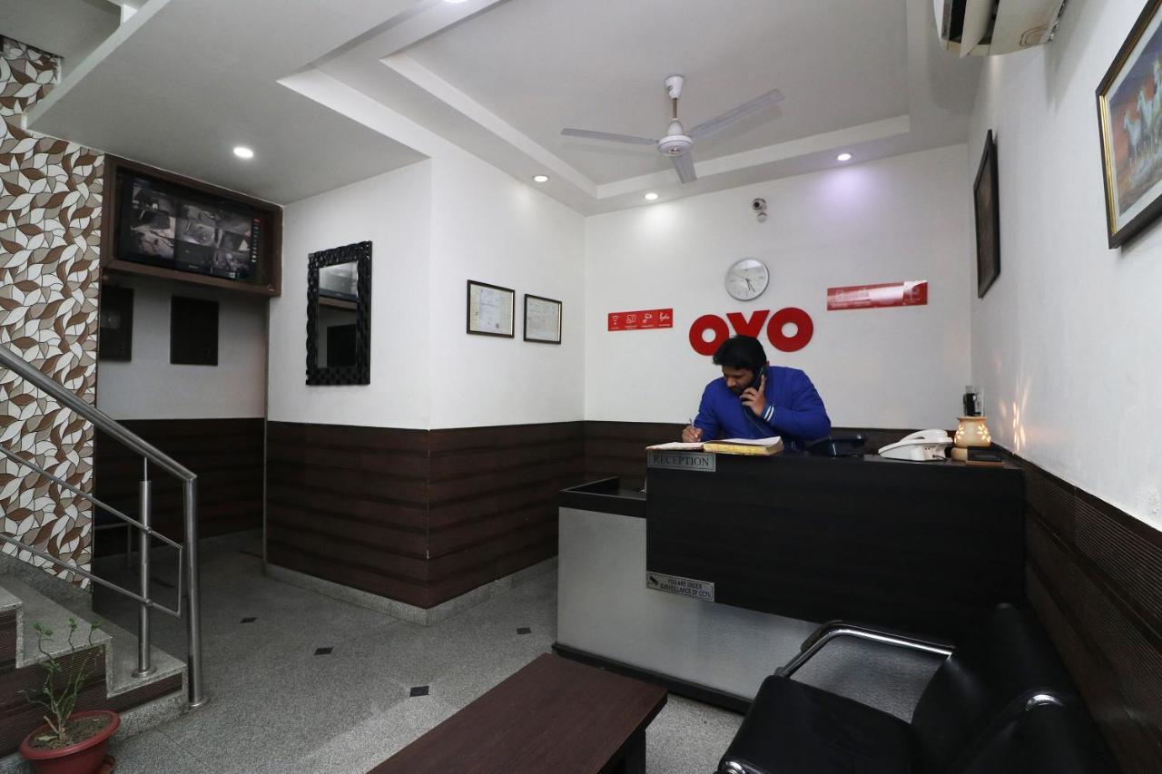 Oyo 18753 Hotel Glance Inn New Delhi Buitenkant foto