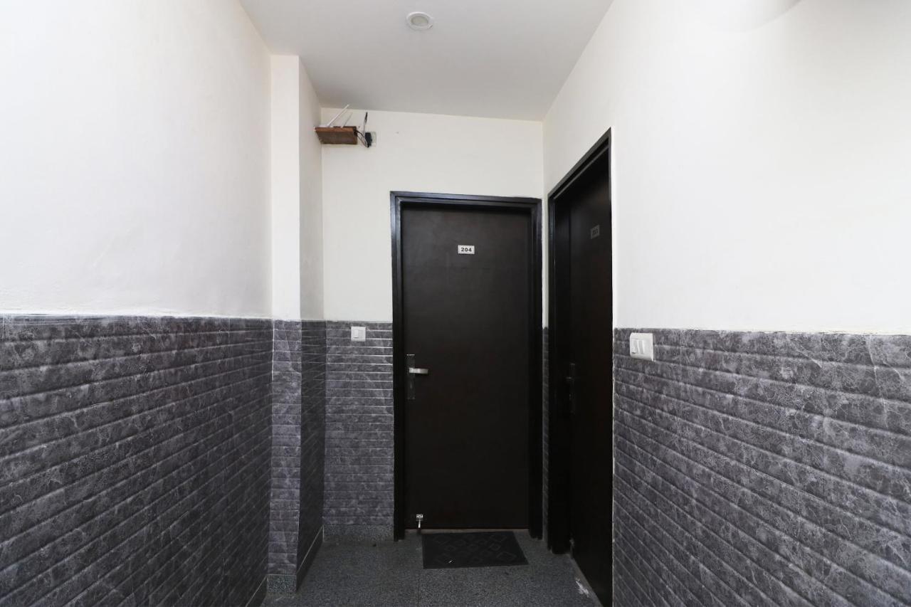 Oyo 18753 Hotel Glance Inn New Delhi Buitenkant foto