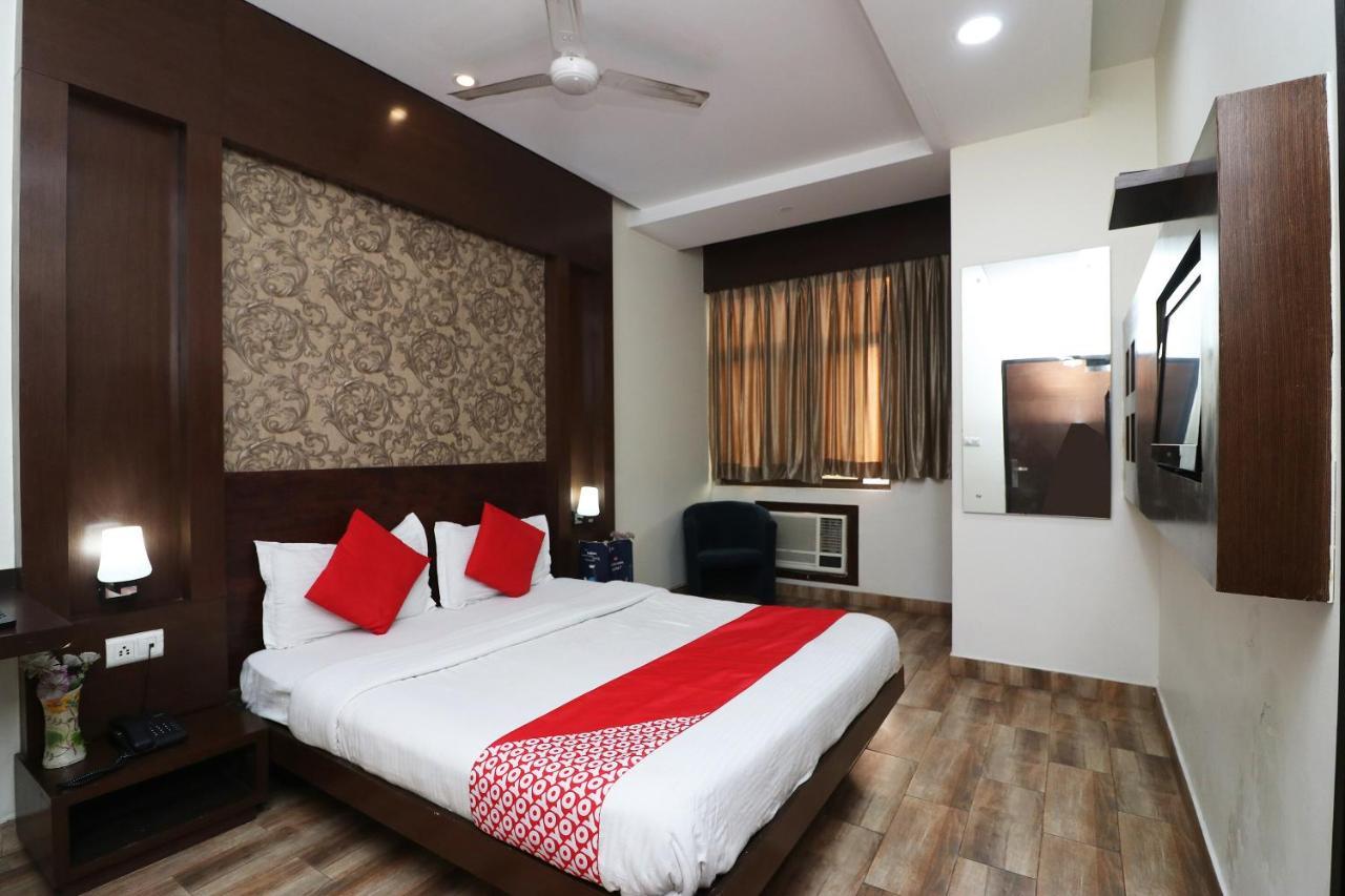 Oyo 18753 Hotel Glance Inn New Delhi Buitenkant foto