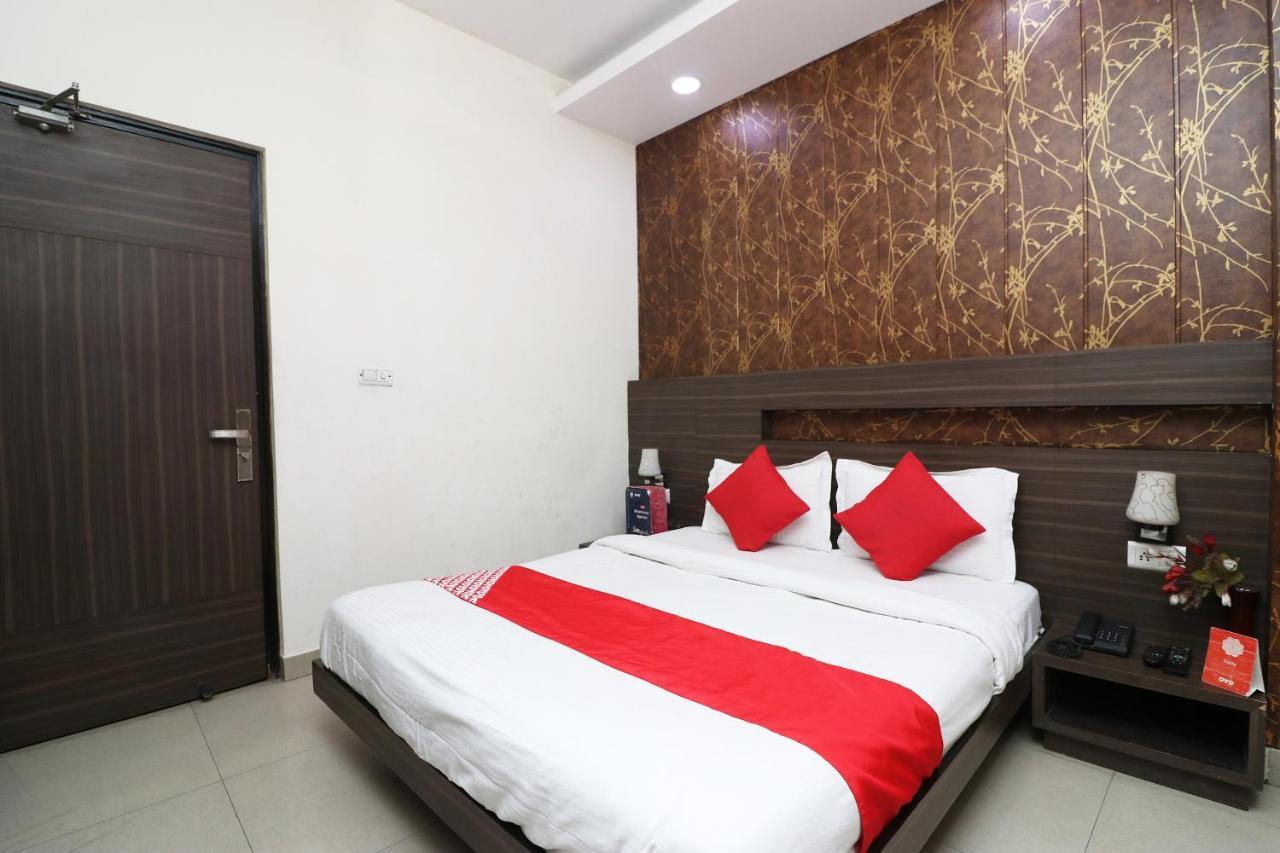 Oyo 18753 Hotel Glance Inn New Delhi Buitenkant foto