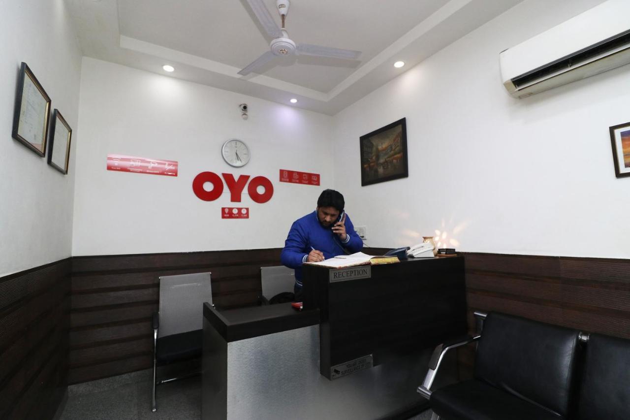 Oyo 18753 Hotel Glance Inn New Delhi Buitenkant foto