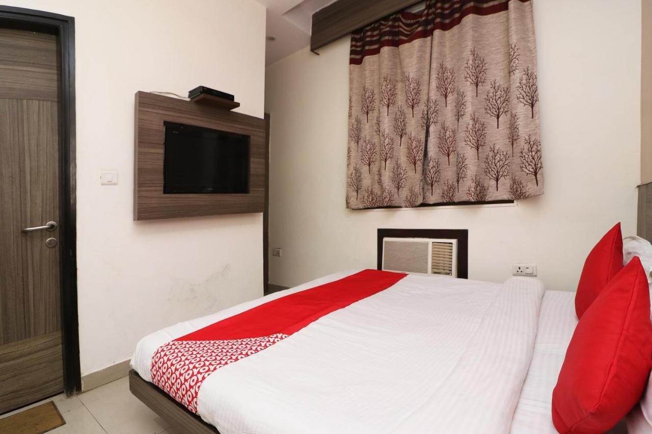 Oyo 18753 Hotel Glance Inn New Delhi Buitenkant foto