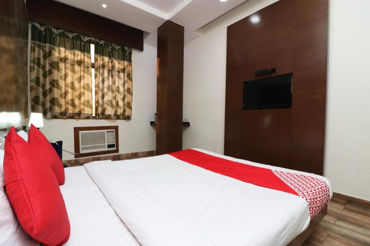 Oyo 18753 Hotel Glance Inn New Delhi Buitenkant foto