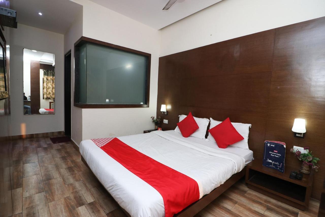 Oyo 18753 Hotel Glance Inn New Delhi Buitenkant foto