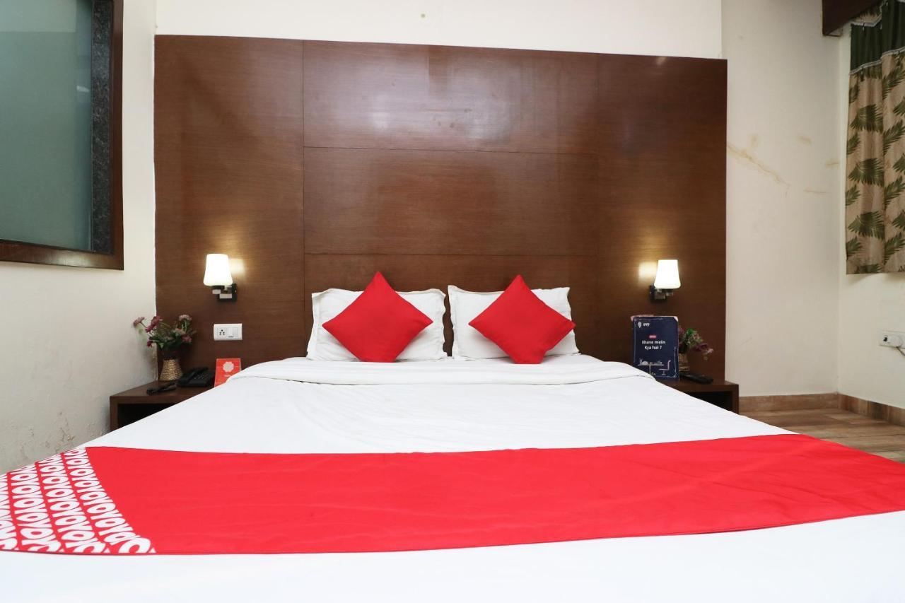 Oyo 18753 Hotel Glance Inn New Delhi Buitenkant foto