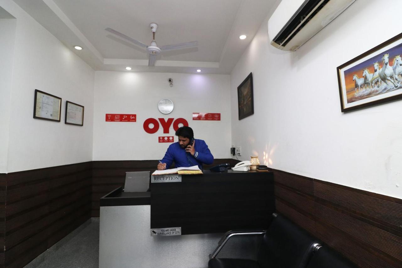 Oyo 18753 Hotel Glance Inn New Delhi Buitenkant foto