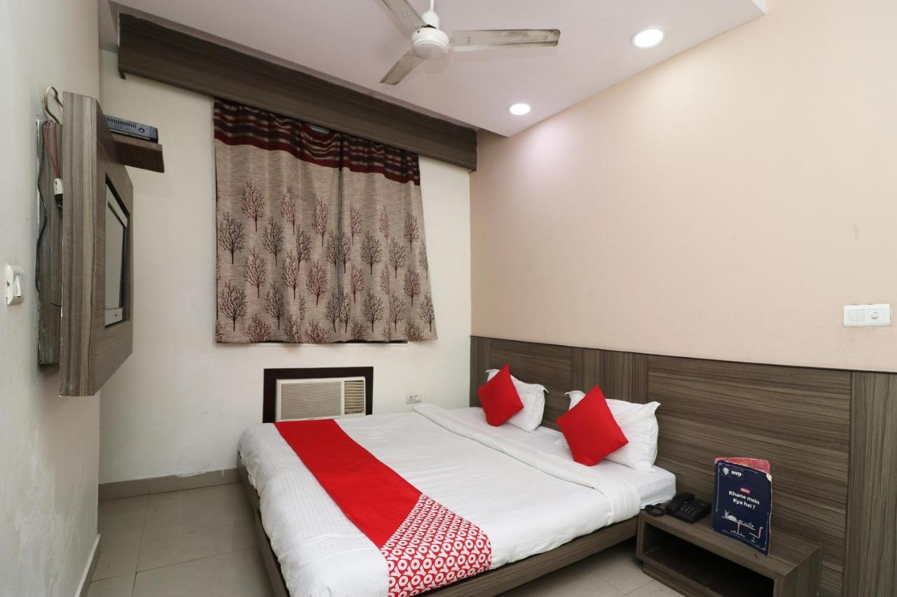 Oyo 18753 Hotel Glance Inn New Delhi Buitenkant foto