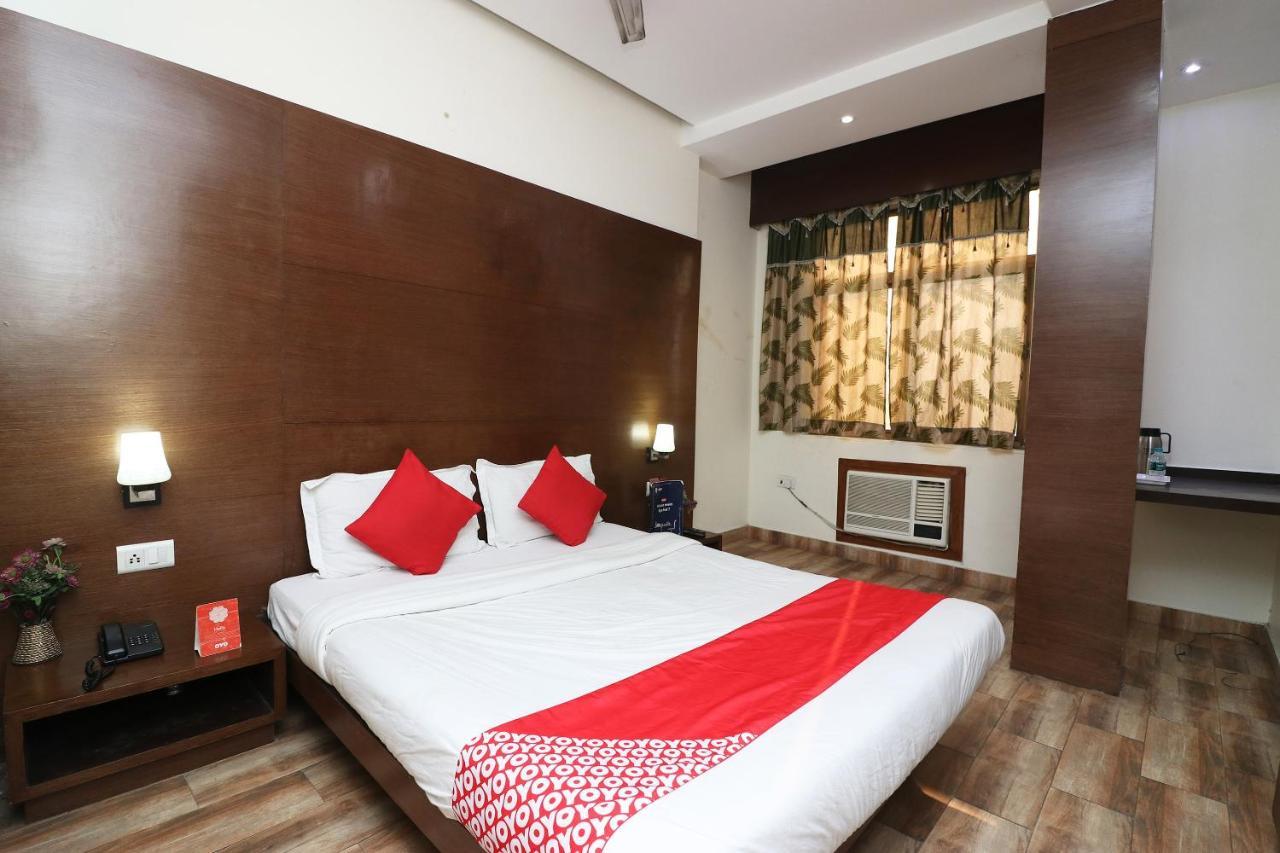 Oyo 18753 Hotel Glance Inn New Delhi Buitenkant foto