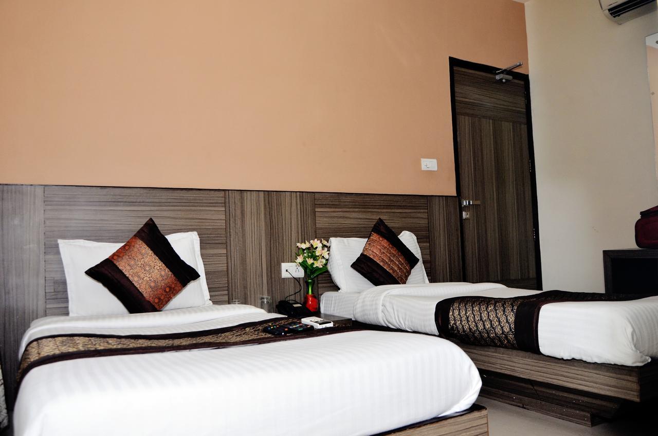 Oyo 18753 Hotel Glance Inn New Delhi Buitenkant foto
