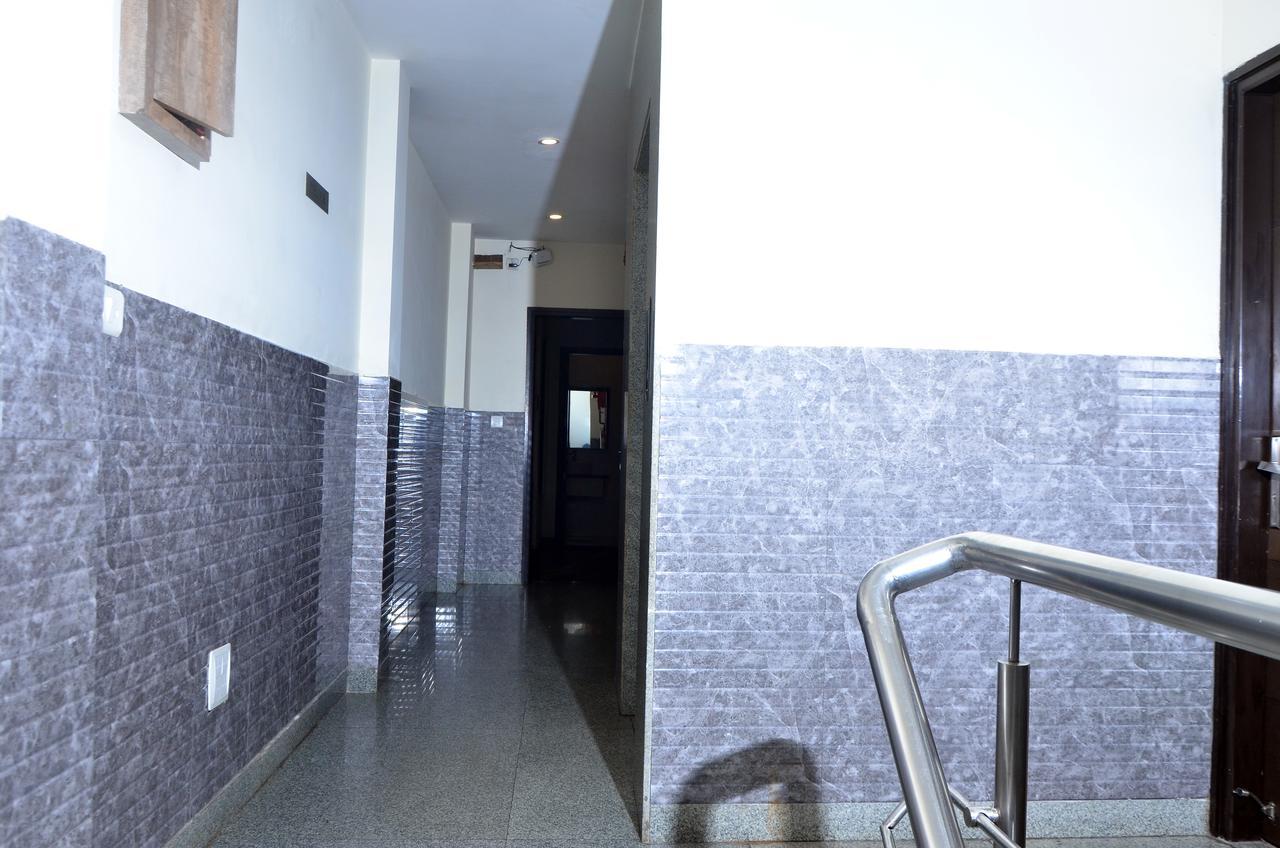 Oyo 18753 Hotel Glance Inn New Delhi Buitenkant foto