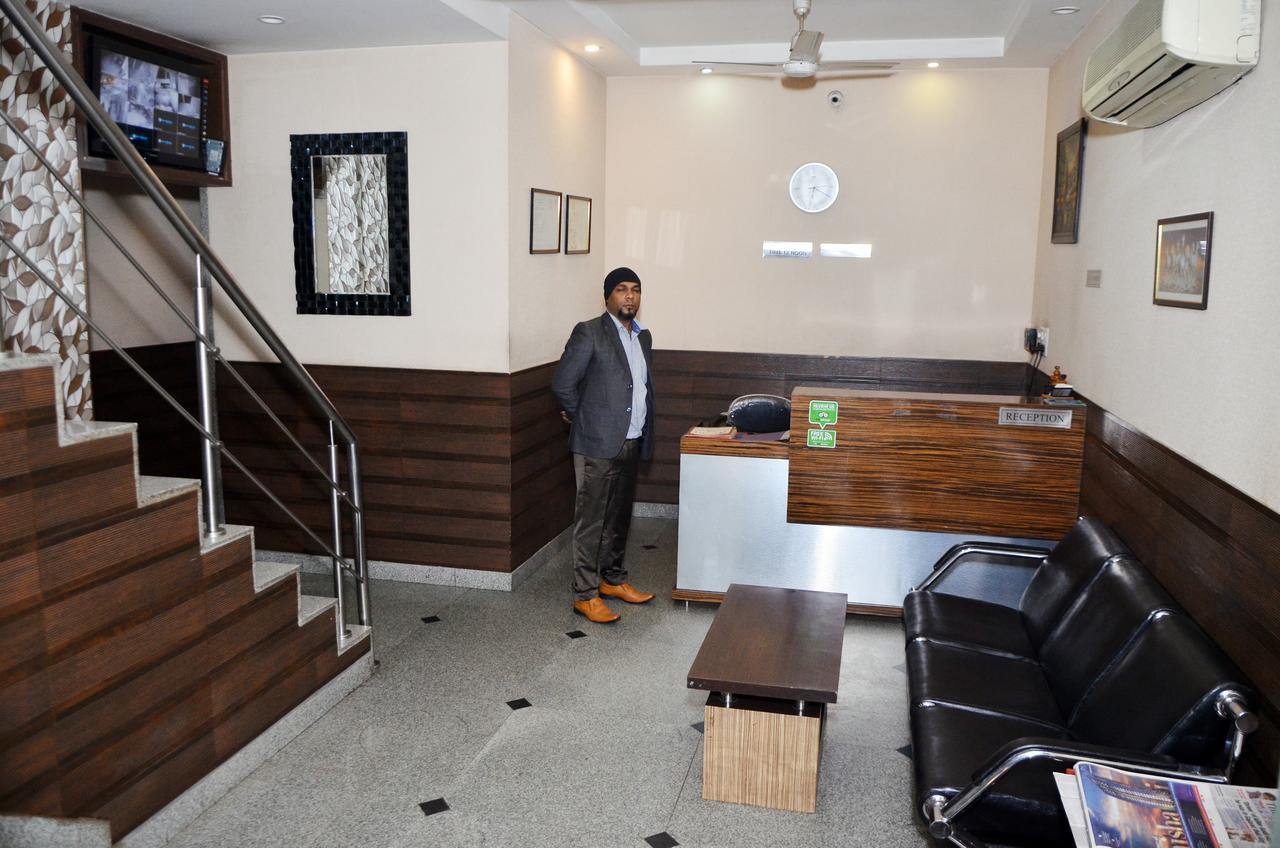 Oyo 18753 Hotel Glance Inn New Delhi Buitenkant foto