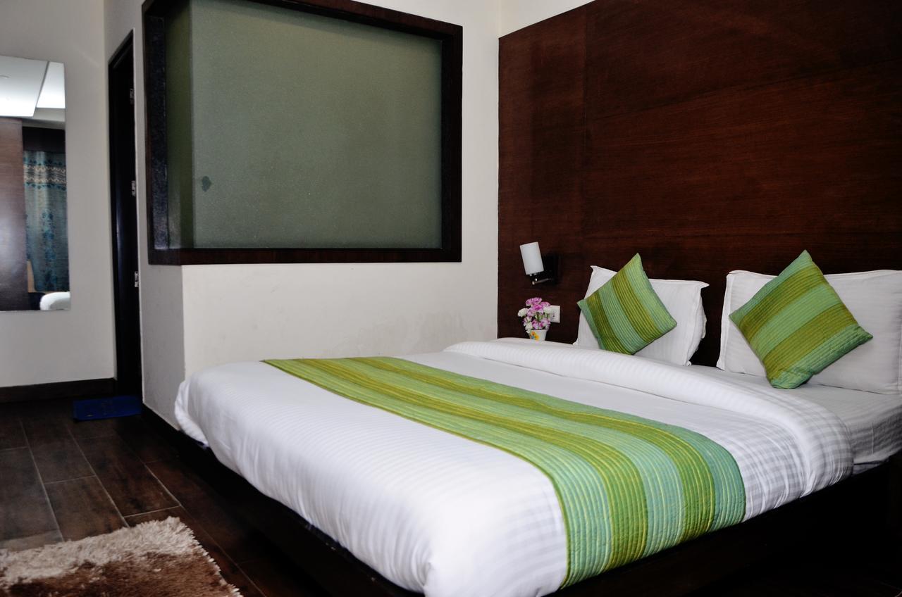 Oyo 18753 Hotel Glance Inn New Delhi Buitenkant foto