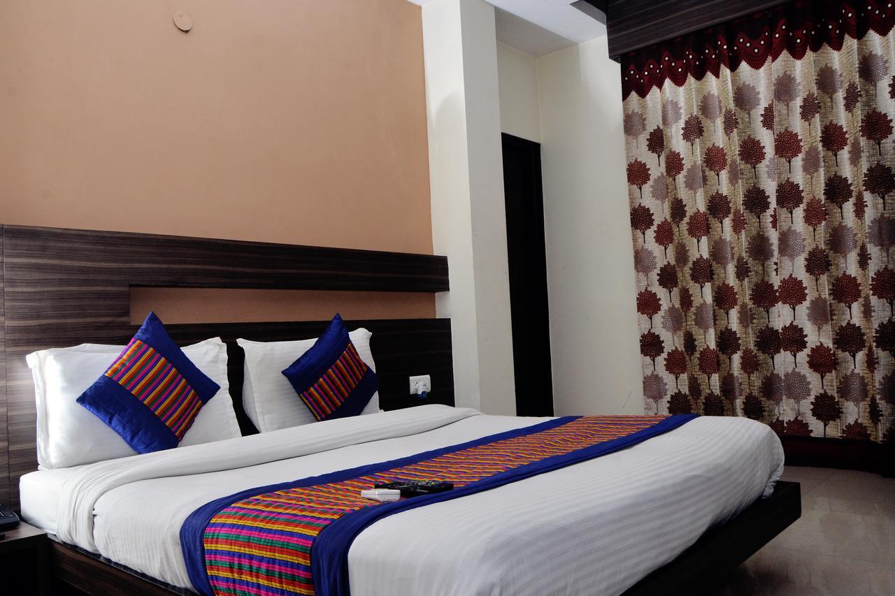 Oyo 18753 Hotel Glance Inn New Delhi Buitenkant foto