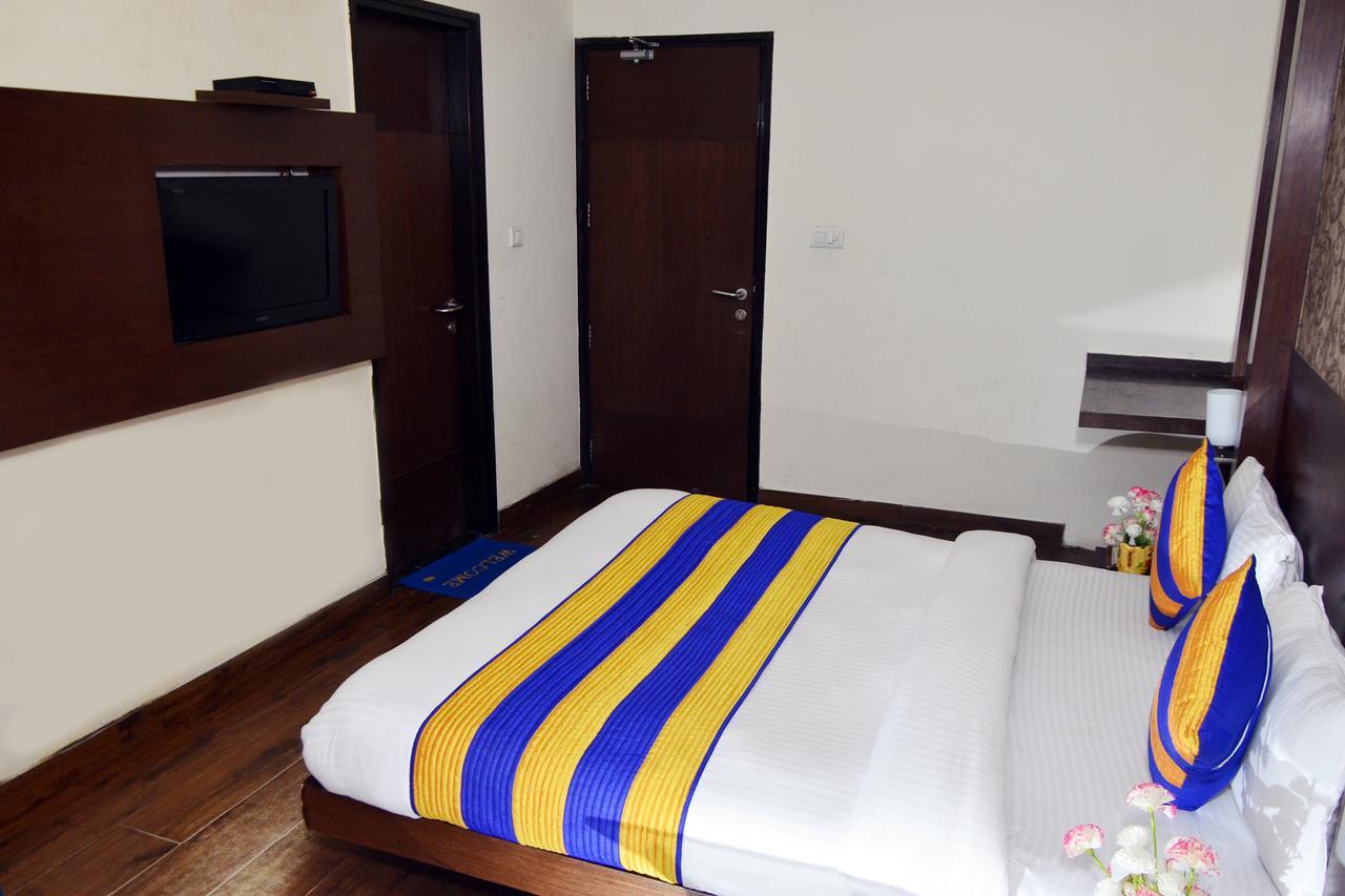 Oyo 18753 Hotel Glance Inn New Delhi Buitenkant foto