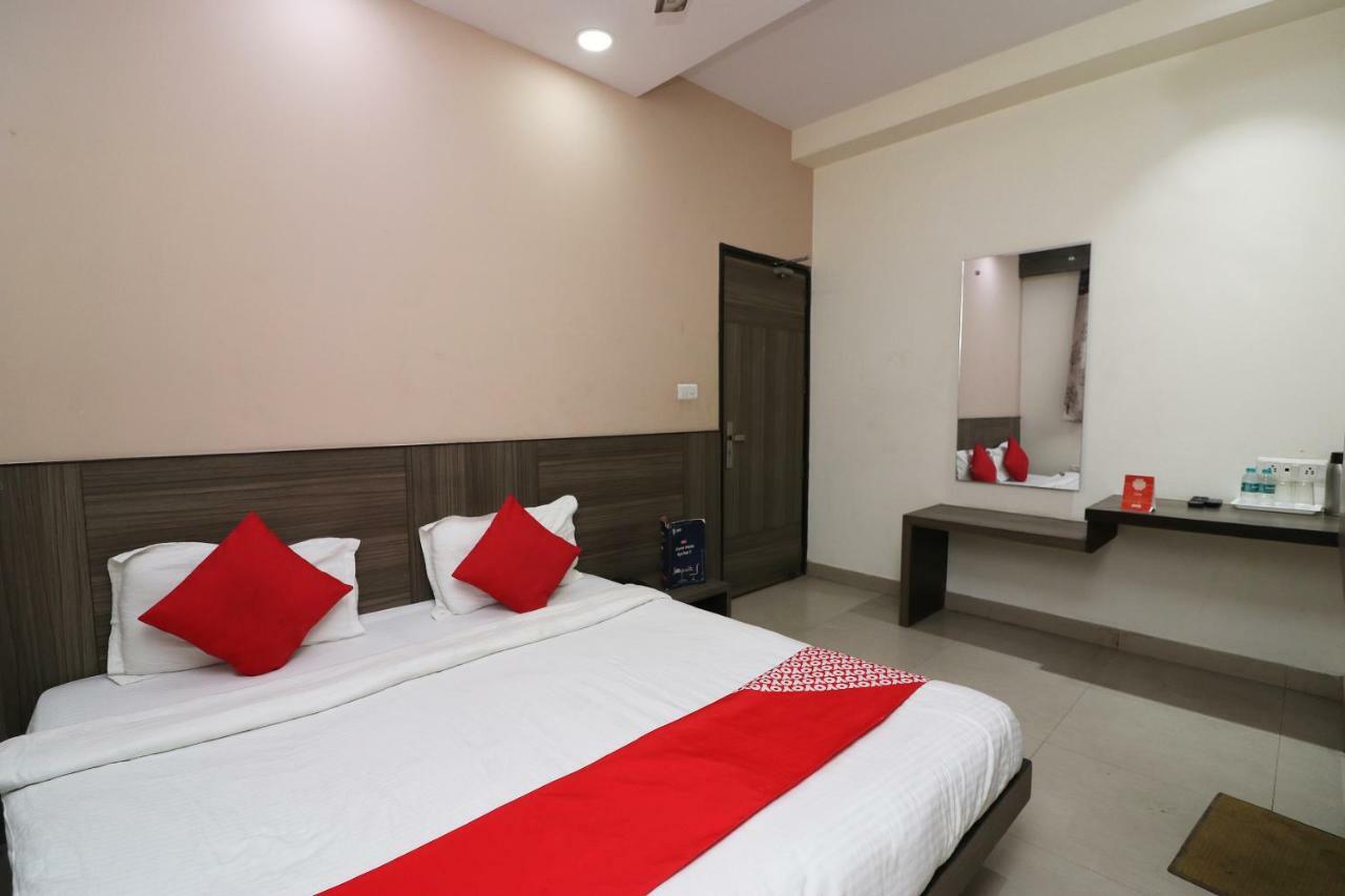 Oyo 18753 Hotel Glance Inn New Delhi Buitenkant foto